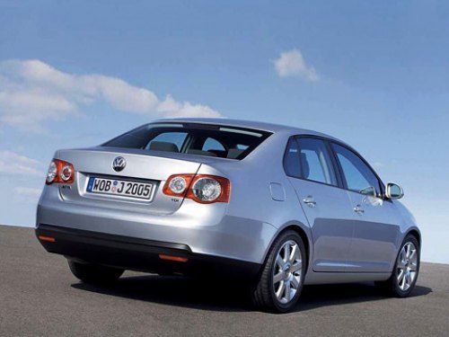Новый Volkswagen Jetta выглядит почти как старший по званию Passat. Впрочем, и стоит он практически…