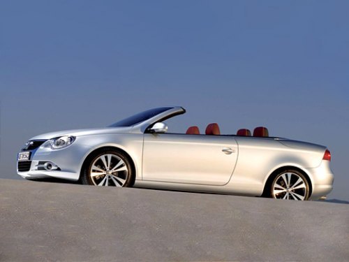 Стильный Volkswagen Eos — один из немногих купе-кабриолетов, официально продающихся на нашем рынке.