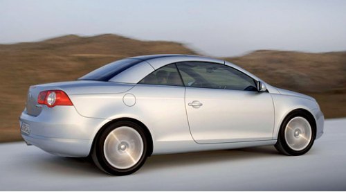 Складная жесткая крыша позволяет использовать Volkswagen Eos даже в условиях российской суровой…