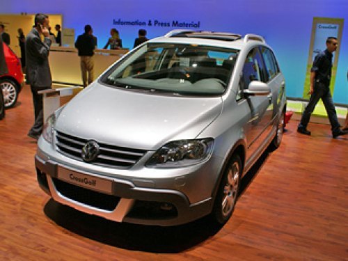 Volkswagen CrossGolf, конечно, не сможет преодолевать барханы в пустыне, но до дачи по размытой…