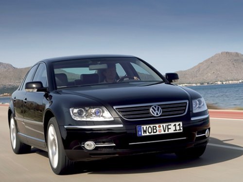 Дизайнеры Volkswagen обленились настолько, что смогли нарисовать лишь новые фары и добавить…