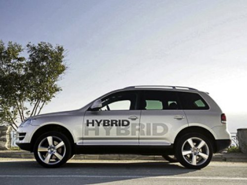 Гибридная установка внедорожника Volkswagen Touareg Hybrid позволит ему ездить на скоростях до 50…