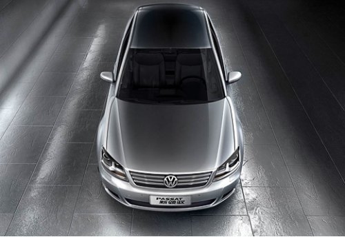 К сожалению, такое суровое лицо Skoda Superb обрела только во втором поколении.