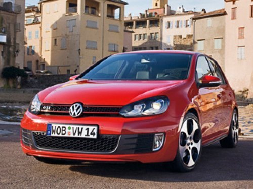 Максимальная скорость нового GTI составляет 240 км/ч, а разгон до сотни занимает 6,9 с, что…
