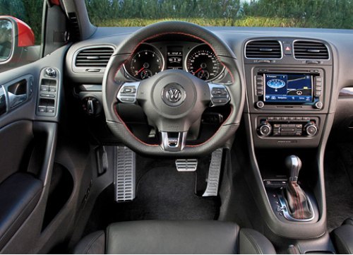 Для GTI доступны два вида обивки сидений и дверей — ткань или опциональная кожа за 69 607 рублей. В…