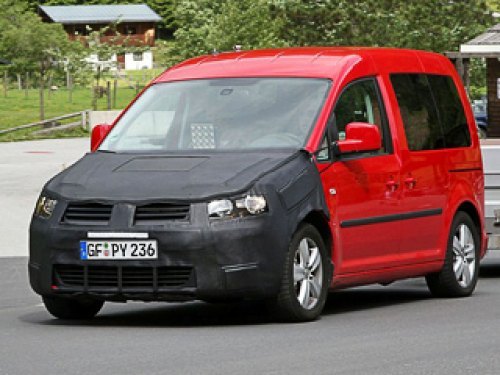 Модернизированный Volkswagen Caddy получит такую же прищуренную мордочку, как и новые поколения…