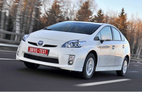 Третье место — за Тойотой Prius (715,4 балла). К слову, прежде ни один гибридный автомобиль не…