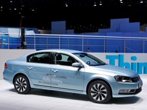Новое поколение Volkswagen Passat BlueMotion, помимо кнопки start/stop, оснащено также и системой…