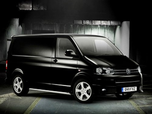 Автомобиль Volkswagen Transporter Sportline, которому положены боковые подножки из нержавеющей…