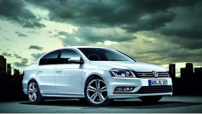 В Германии за Volkswagen Passat R-Line просят 30 225 евро, но на остальные версии можно заказать…