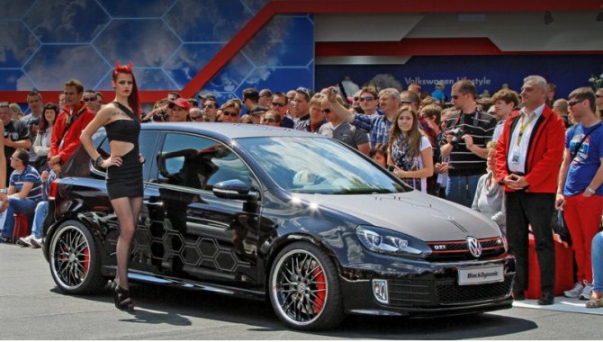 В проекте Golf GTI Black Dynamic участвовали девять человек в возрасте от 18 до 23 лет. Четыре…