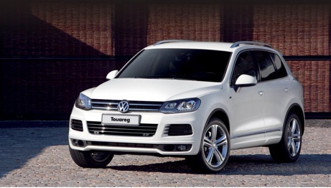 Touareg R-Line основан на комплектации Lux. Моторы — бензиновый VR6 3.6 или солярочный TDI Clean…