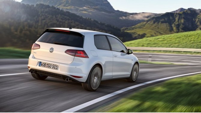 С «механикой» Golf GTI потребляет в смешанном цикле 6 л бензина на 100 км (прежде было 7,3 л), с…