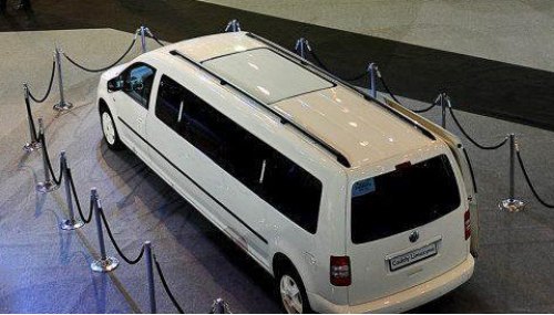 Помимо пикапа на стенде компании засветился и лимузин Volkswagen Caddy.