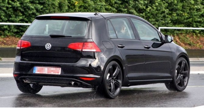 Так дерзко сзади Golf R еще никогда не выглядел — нам обещают аж четыре выпускных патрубка!