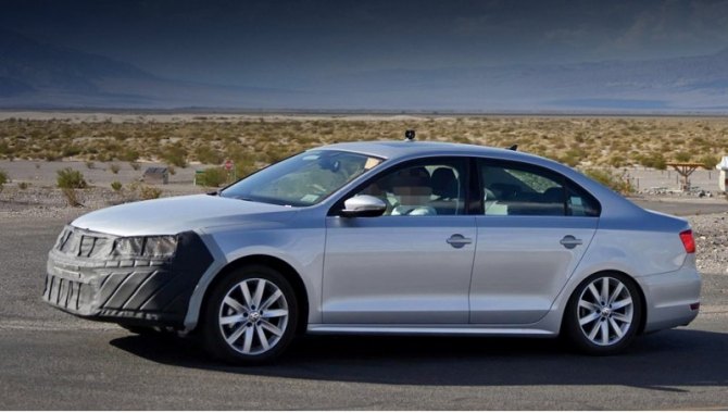 Ожидается, что фейслифтинговые седаны Volkswagen Jetta поступят в продажу в начале следующего года.