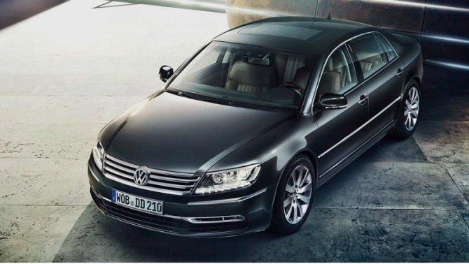 Аж 190 тысяч к начальной цене прибавил флагманский седан Volkswagen Phaeton.