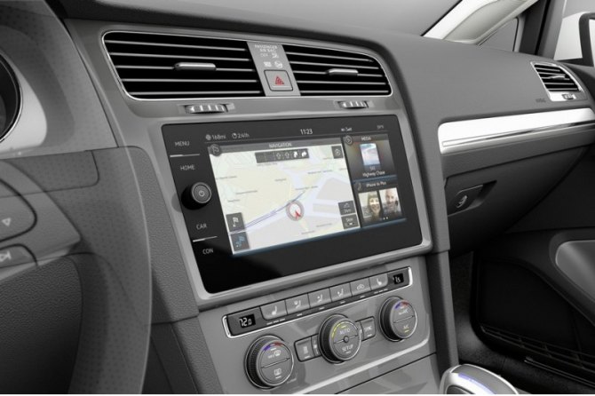 Фирма не уточнила, на какой модели комплекс e-Golf Touch появится впервые, но рестайлинговый Golf —…