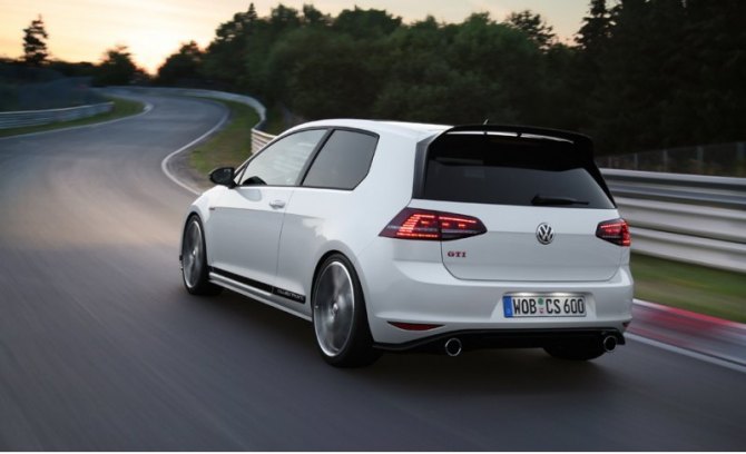 Снаряженная масса трехдверки Golf GTI Clubsport с «роботом» DSG — 1395 кг (с водителем). Вариант…