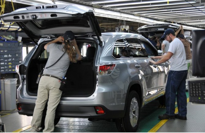 На домашнем рынке Тойоты основные драйверы роста продаж — Lexus и Hino. При этом экспорт машин из…