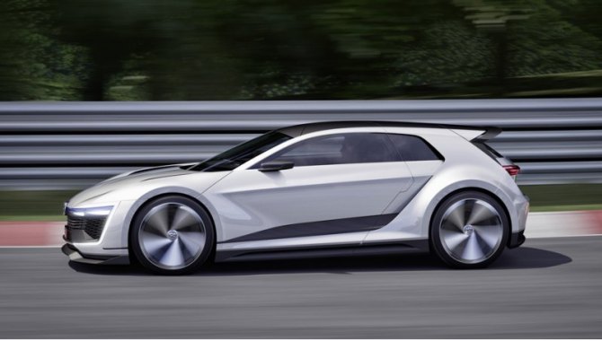 Гибридом был 400-сильный концепт Golf GTE Sport с электроприводом на обеих осях, но для GTI…