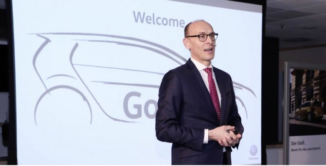 Брандштеттер еще до работы в VW обучался на слесаря-монтажника на заводе Фольксвагена в…