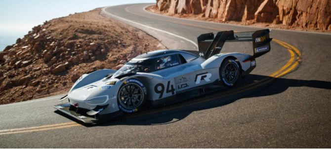 Электрический спортпрототип Volkswagen I.D. R Pikes Peak, обладающий родством с I.D.-моделями,…