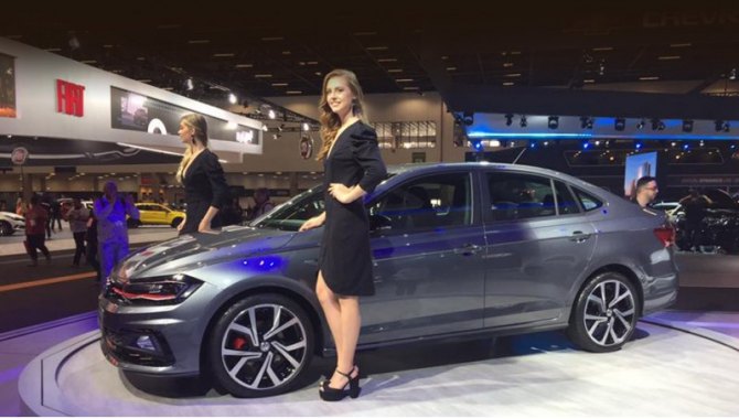 Декорации на GTS-версии Виртуса довольно скромны: красные полоска на носу и окантовки дефлекторов…
