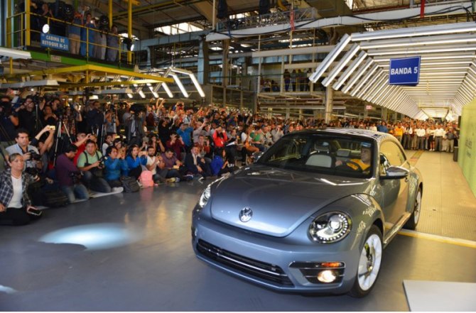 Закрытому Жуку цвета Denim Blue (это и есть последний Beetle) уготована участь экспоната. Он…