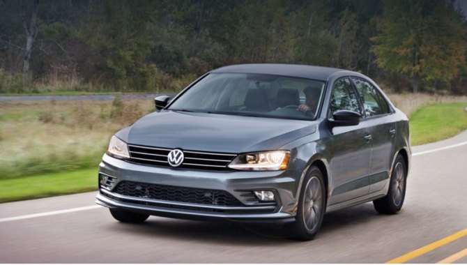Наибольшее количество отозванных машин (541 376) — это седан Volkswagen Jetta 2011–2018 модельных…