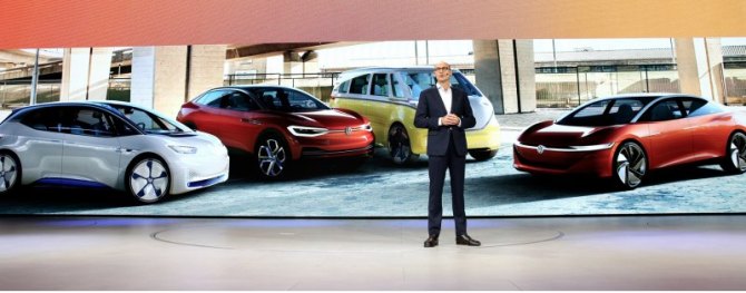 Помимо хэтча ID.3 (слева — предвещавший его концепт I.D.) марка Volkswagen под руководством Ральфа…