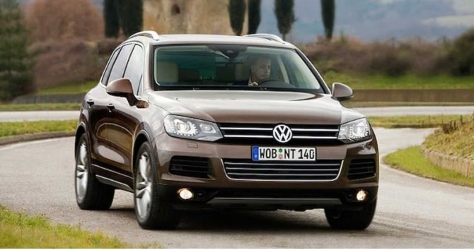 В качестве такого автомобиля журналисты предлагают рассмотреть 10-летний Volkswagen Touareg (2…