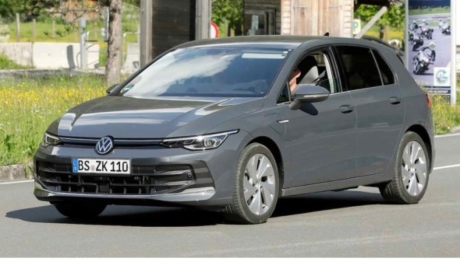 Последний Volkswagen Golf с ДВС подловили в ходе тестов почти без камуфляжа