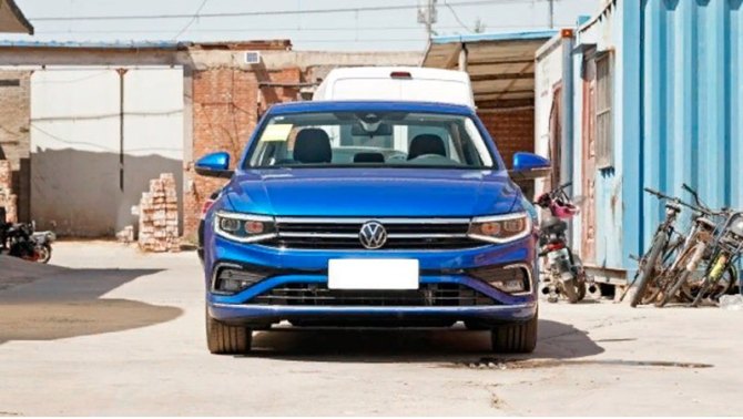 Фотошпионы Autohome сфотографировали один такой экземпляр на территории ДЦ. Седан демонстрирует…