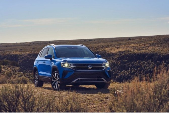 Кроссовер Tiguan с системой переднего привода со 150-сильным мотором в стартовом исполнении Respect…