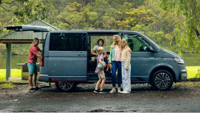 Оснащается вэн 148-сильным дизелем на два литра, сочетающимся с 7-ступенчатой КП DSG. Получит ли…
