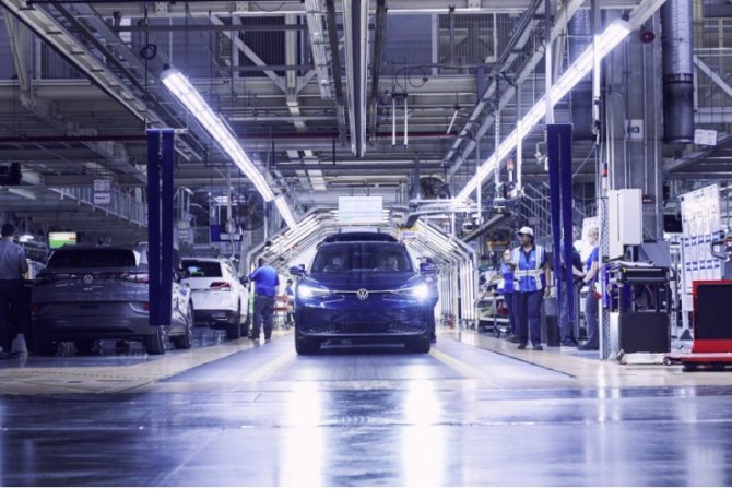 По данным VW, катоды составляют около 50% от общей стоимости элемента батареи, что делает завод…