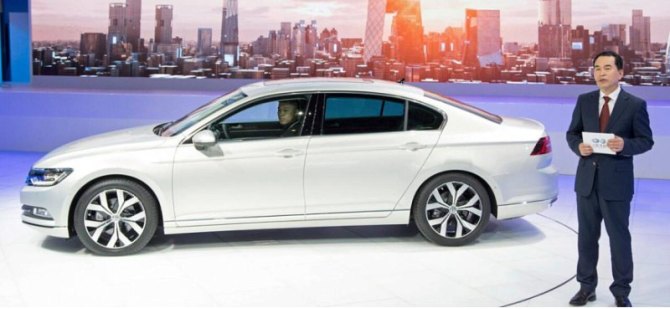 В РФ привезли из Китая новый седан Volkswagen Magotan 2022 года за 3,5 млн рублей