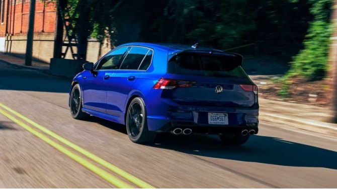 Сможет ли «заряженный« Volkswagen Golf 8 R обогнать Volkswagen Tiguan R?