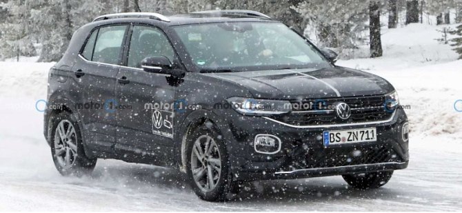 Обновленный Volkswagen VW T-Cross впервые попал на шпионские фото с умным камуфляжем