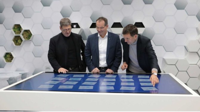 Напомним, что VW намерен через десять лет прекратить производство автомобилей с двигателями…