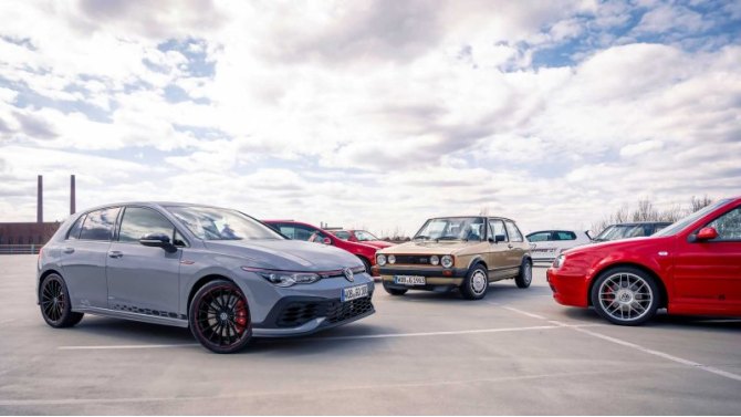 Поклонники Volkswagen Group собираются вокруг озера Вертерзее в Австрии с 1982 года, чтобы показать…