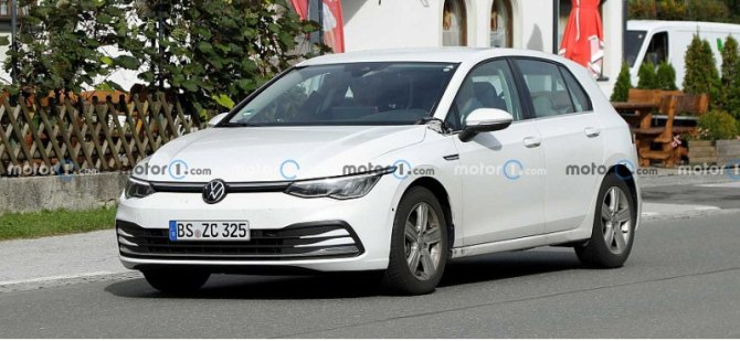 Обновленный Volkswagen Golf 2024 года попал на камеру фотошпионов с новыми фарами