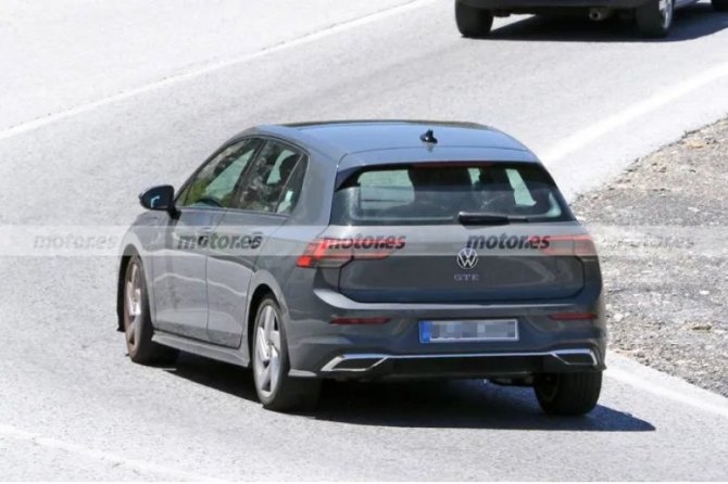 Обновленный Volkswagen Golf GTE прибудет одновременно с традиционными версиями внутреннего…