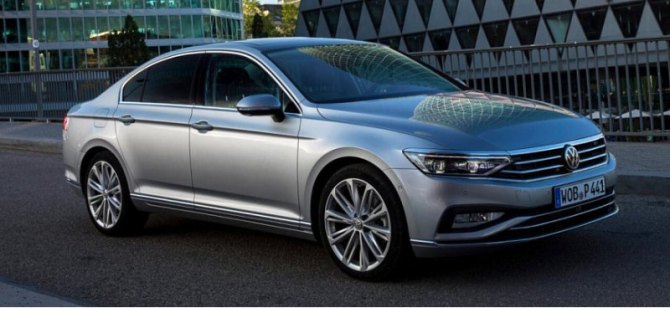 В Россию привезли новый Volkswagen Passat по цене 4,15 млн рублей