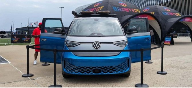 Кемпер на базе Volkswagen ID.Buzz Mini Camper включает кровать и просторную кухню