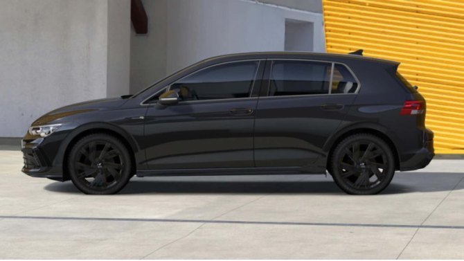 Black Edition занимает промежуточное положение между комплектациями R-Line и GTE в линейке Golf в…