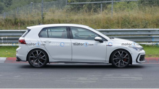 Посмотрите внимательно на опубликованные в рамках этой статьи фотографии Volkswagen Golf GTI. Вы…
