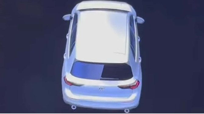 Volkswagen обклеил тестовый прототип обновленного Golf GTI специальной пленкой, когда показывал…
