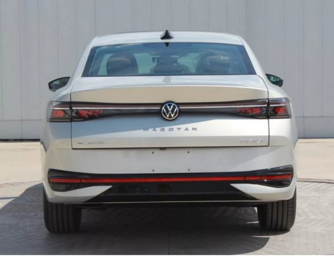 Как и прежде, Volkswagen предоставит разнообразие вариантов колесных дисков и два варианта обвеса…